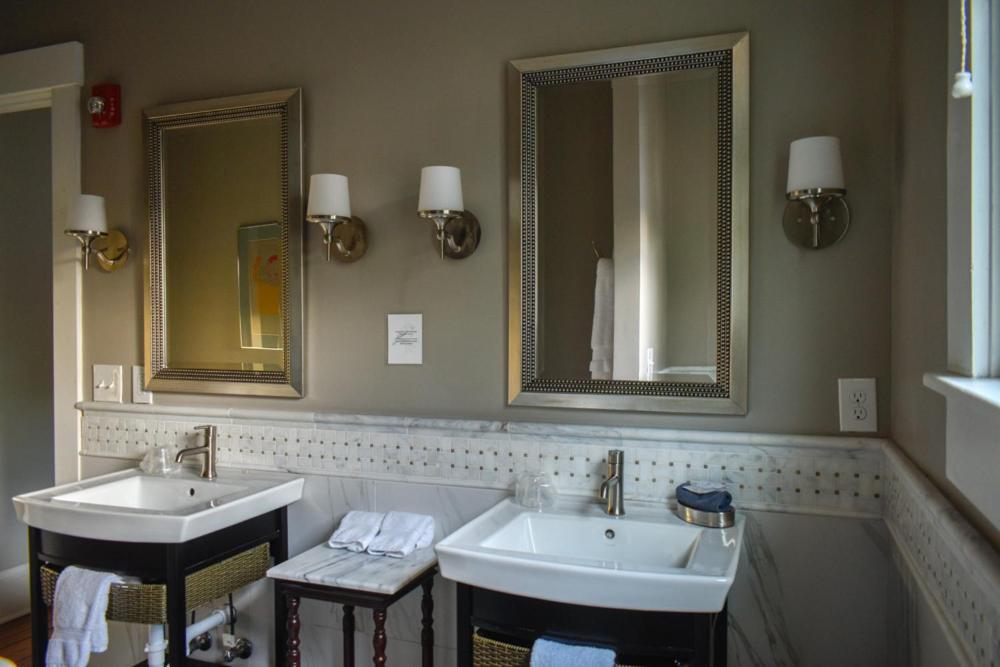 Sparrow Grove Manor Monroe Habitación foto